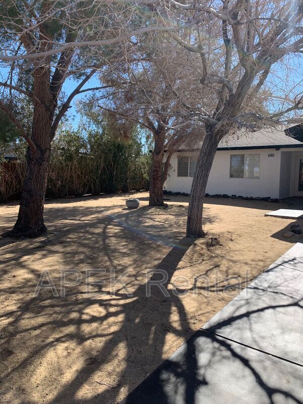 Building Photo - 61493 Desert Air Rd