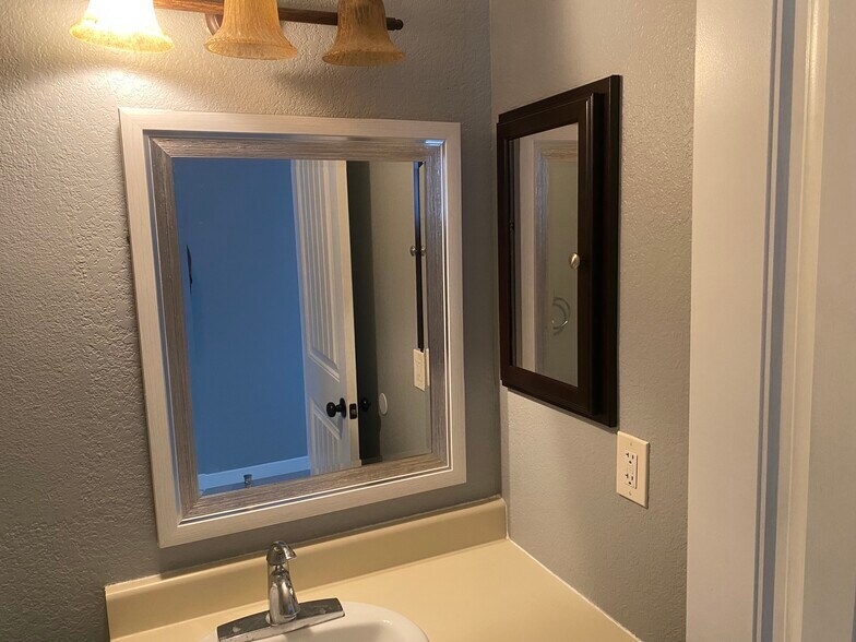 Building Photo - 32415 Pueblo Trl