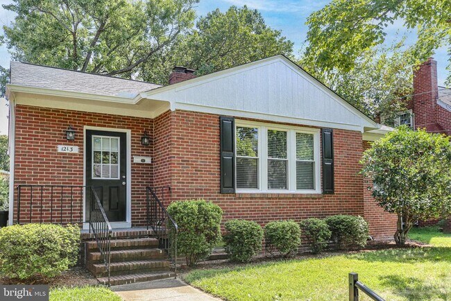 Building Photo - 1213 Stafford Ave
