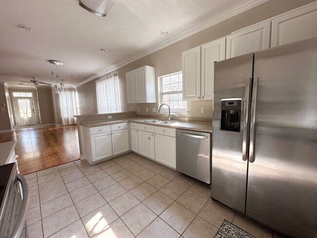 Building Photo - Beautiful 3 Bedroom Home in Destin. Beachside of Hwy 98!