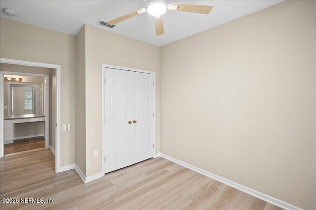 Building Photo - 10550 Baymeadows Rd