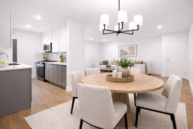 Building Photo - 11737 Courtleigh Dr