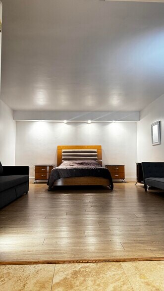 Building Photo - 999 Brickell Bay Dr