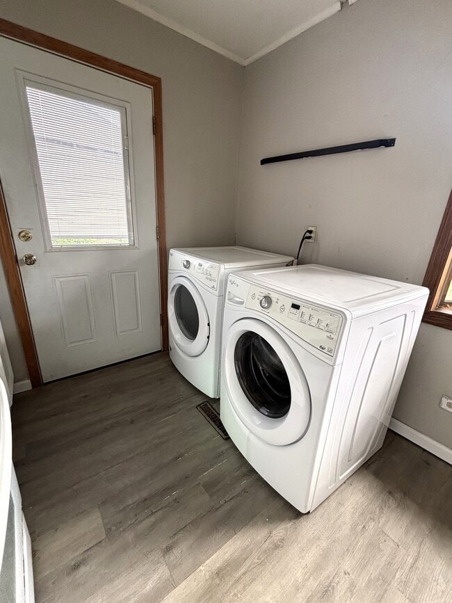 Building Photo - 118 Hazard Rd