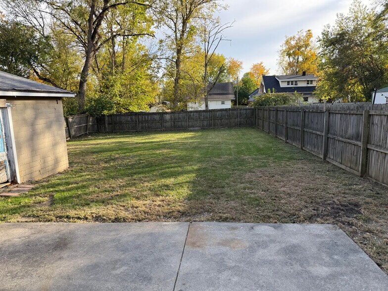 Building Photo - 8 Beveridge St