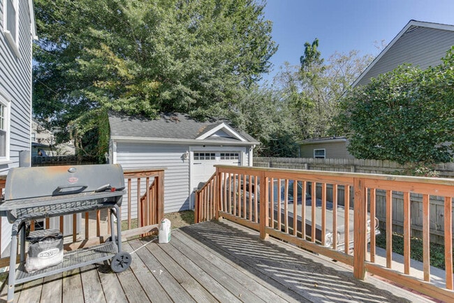 Building Photo - 2 Alden Ave