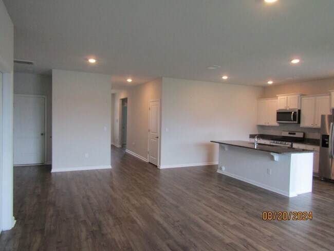 Building Photo - 2155 Ainsley Dr