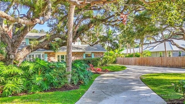 Building Photo - 4 Via Lucindia Dr S