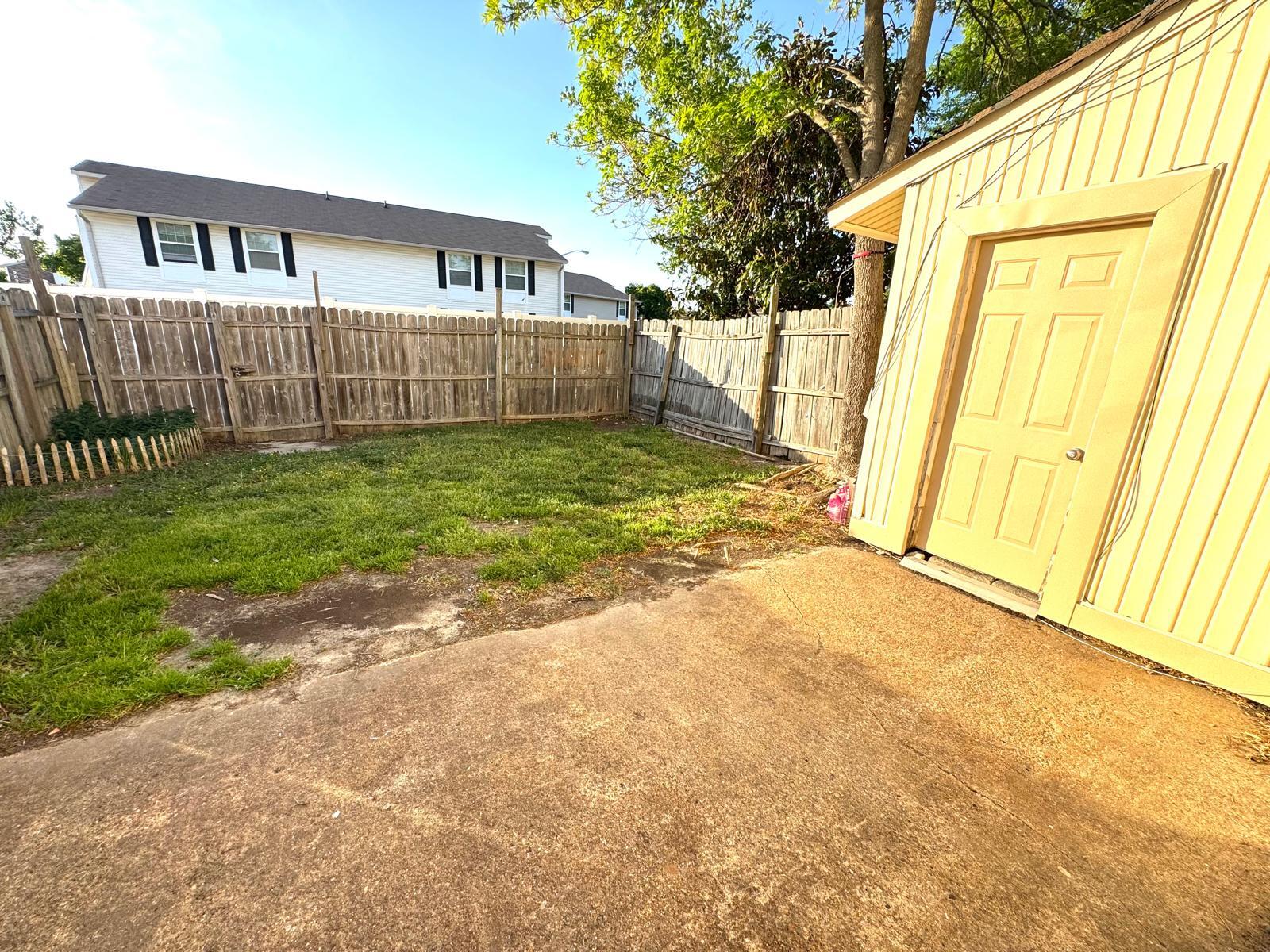 Building Photo - 725 Alder Cir