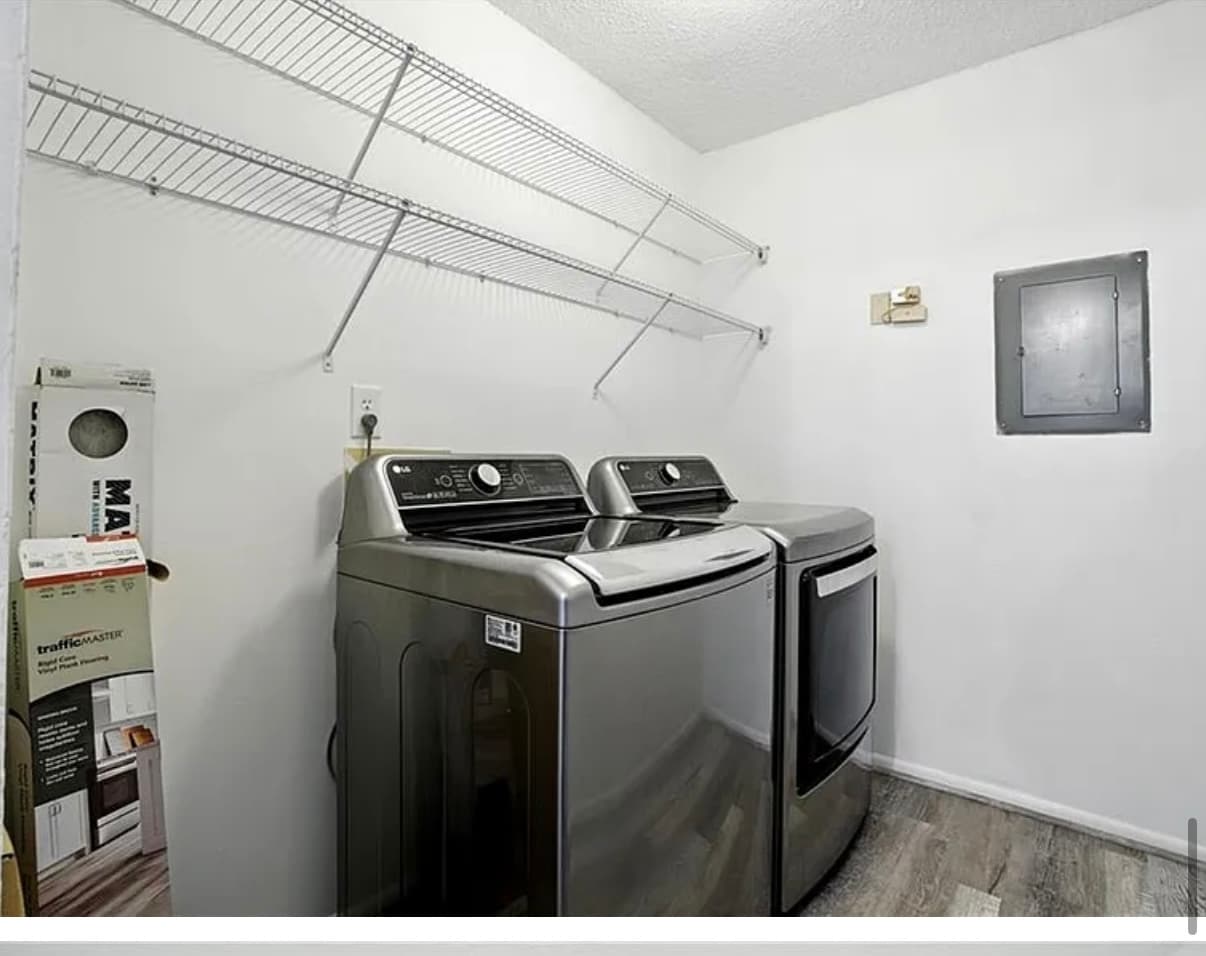 Building Photo - 607 Pylon Ct