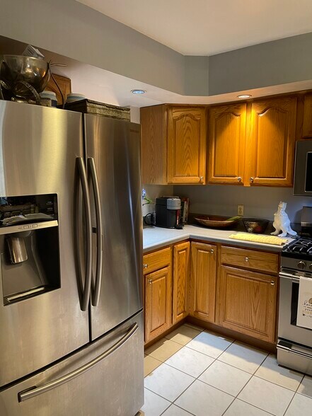 Stainless steel appliances - 3606 Walkers Ferry Ln
