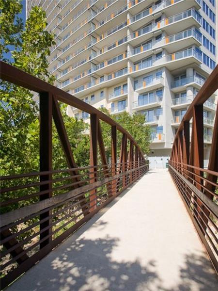 Building Photo - 800 W 5th St