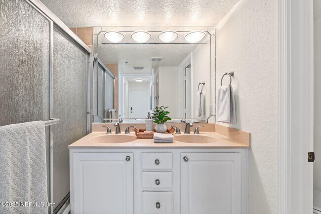 Building Photo - 108 Laguna Villa Blvd