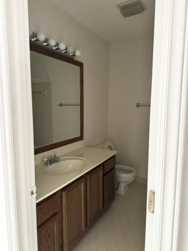 Building Photo - Cary Townhome