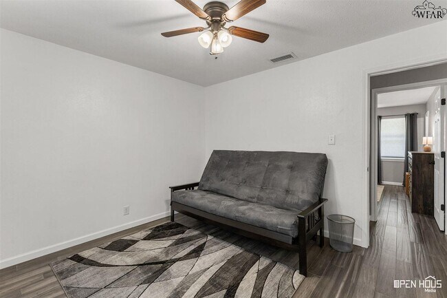 Building Photo - 5504 Hooper Dr