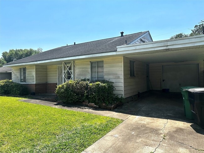 Building Photo - 5210 Stuyvesant Ln