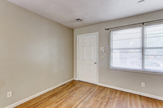 Building Photo - Spacious 3-Bedroom Home with a Fenced Yard and Easy Access to Everything!