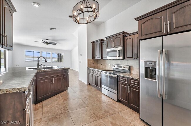 Building Photo - 1094 Grove Dr