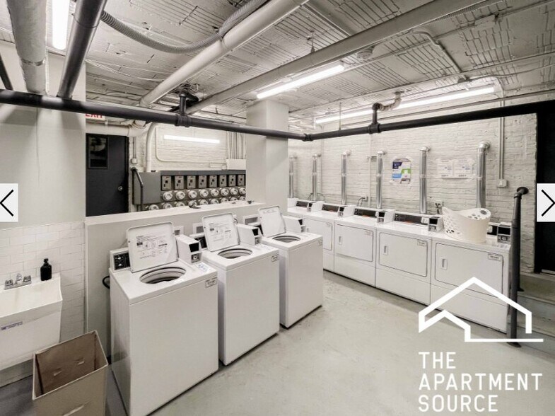 Building Photo - 516 W Cornelia Ave