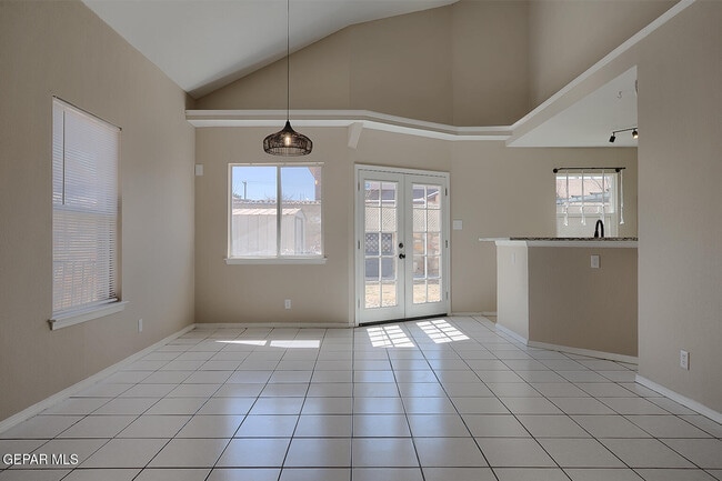 Building Photo - 12110 Sal Rasura Ct