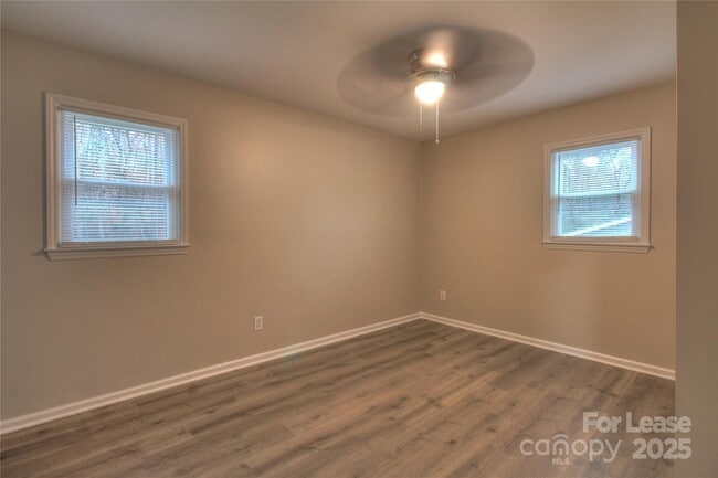 Building Photo - 1024 Sharon Dr