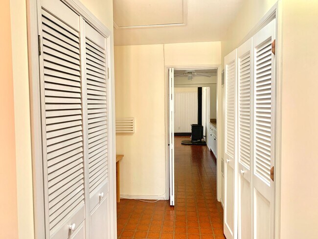Building Photo - Lovely 3/2 Home with separate 1/1 studio space in Coronado Village