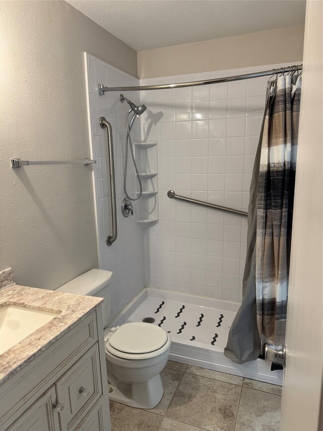 Building Photo - 3300 Pebblebrook Dr