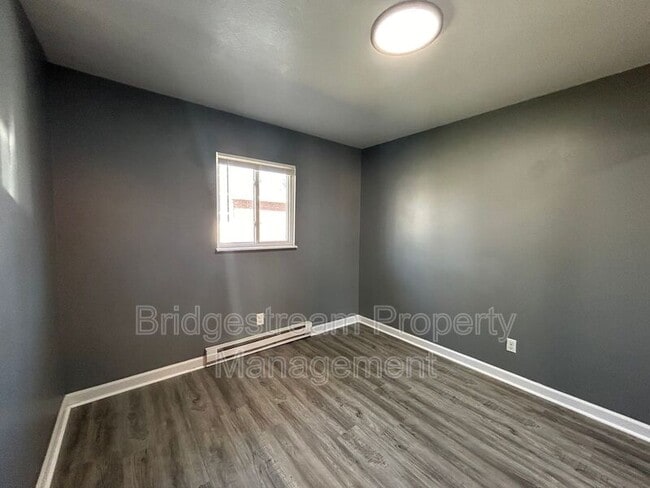 Building Photo - 2101 Val Vista Ct