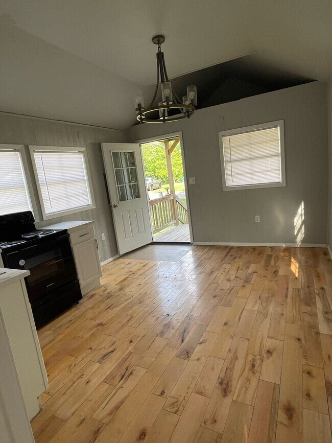 Building Photo - Tiny Home available in Longview Available after May 4th
