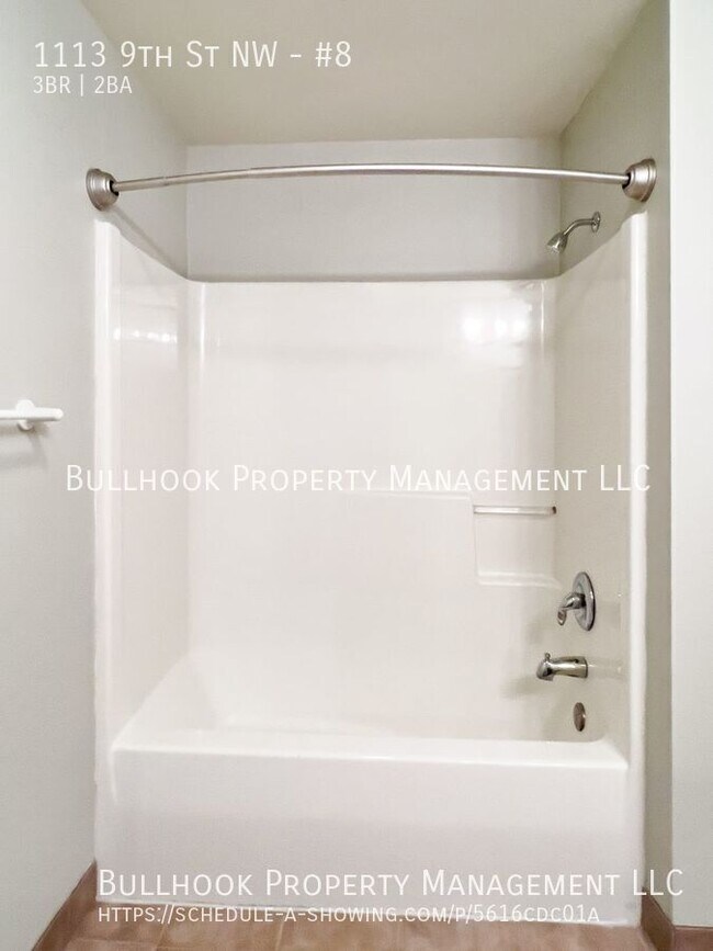 Building Photo - 1113 9th St NW