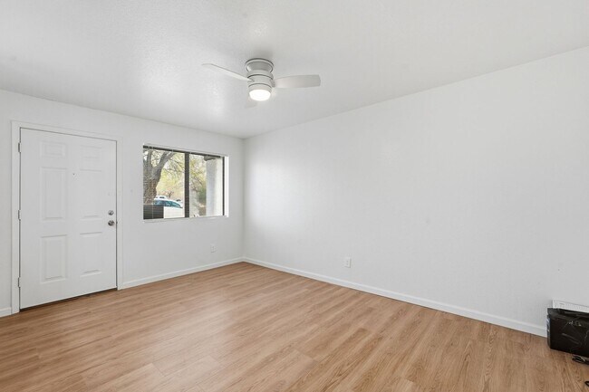 Building Photo - 317 N Vine Ave