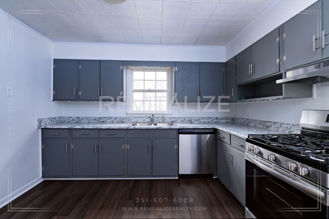 Building Photo - Updated 3 Bedroom/2 Bathroom Home in Mobile!