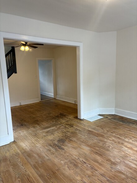 Building Photo - 606 Carlton Ave
