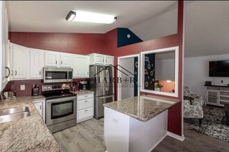 Building Photo - 2922 Northern Valley Dr NE