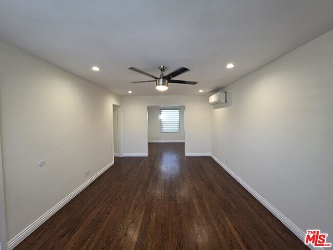 Building Photo - 102 Gaviota Ave