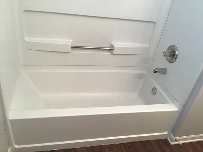 Building Photo - 1559 Parkside Dr