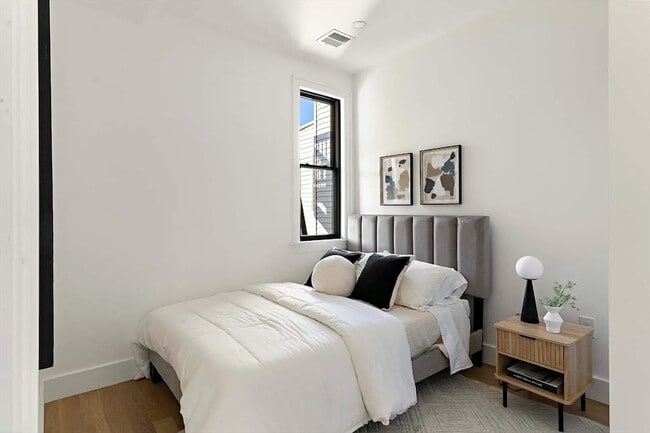 Building Photo - 98 Bennington St