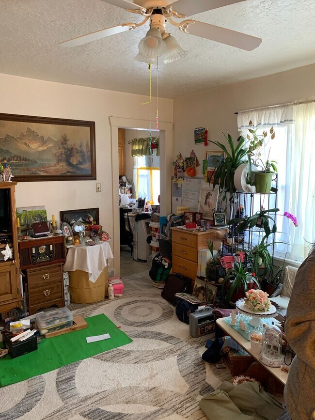 Building Photo - Chang Duplex
