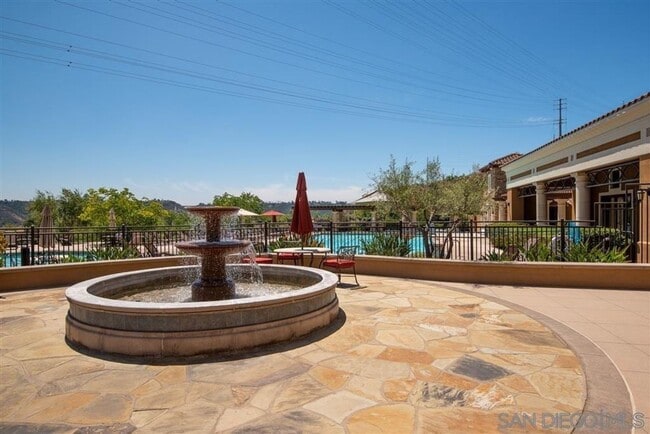 Building Photo - Beautiful townhome in Mission Valley!  Ava...
