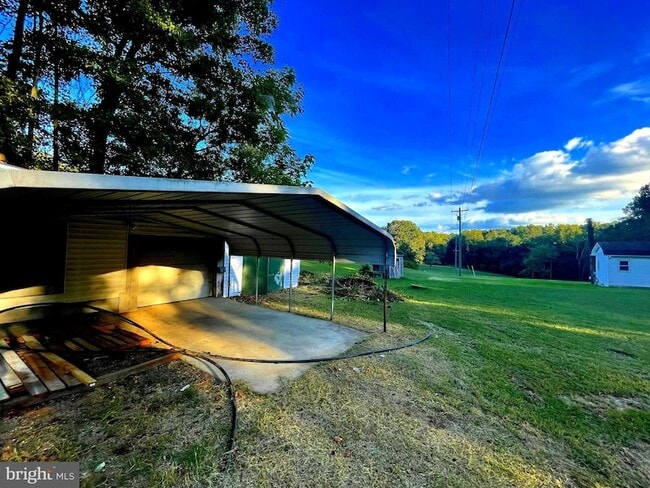 Building Photo - 11291 Pine Hill Rd