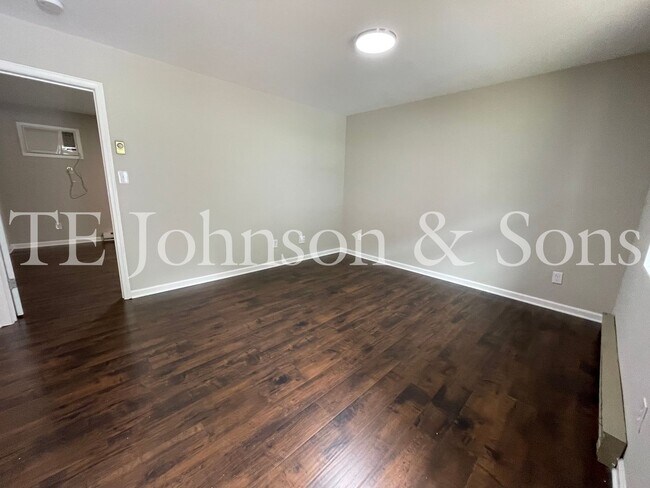 Building Photo - Newly Renovated 1 Bedroom Near Easton Park!