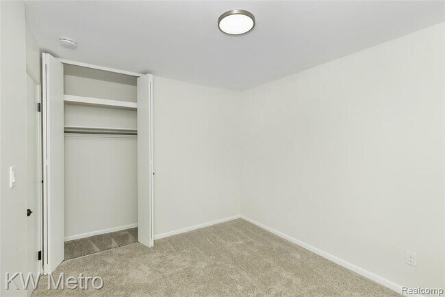 Building Photo - 3220 Shenandoah Dr