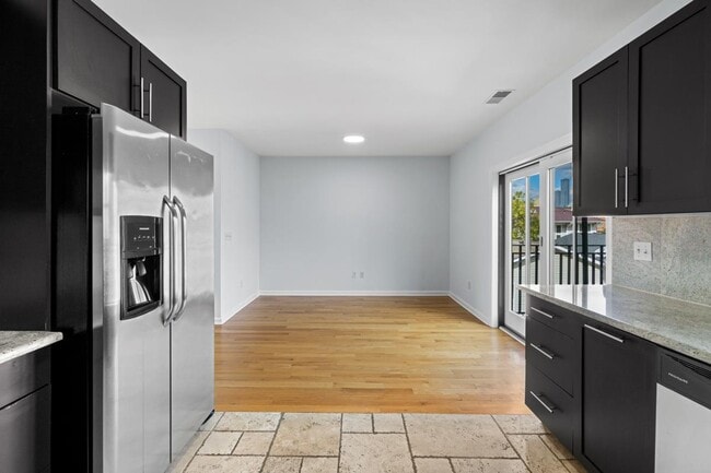 Building Photo - 443 Whiton St