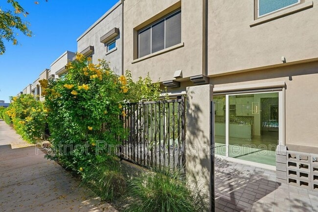 Building Photo - 7347 E Vista Bonita Dr