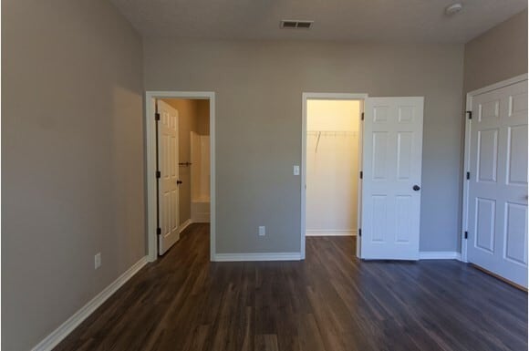 Building Photo - 3 Bedroom 3 Bath Home. Just blocks from th...
