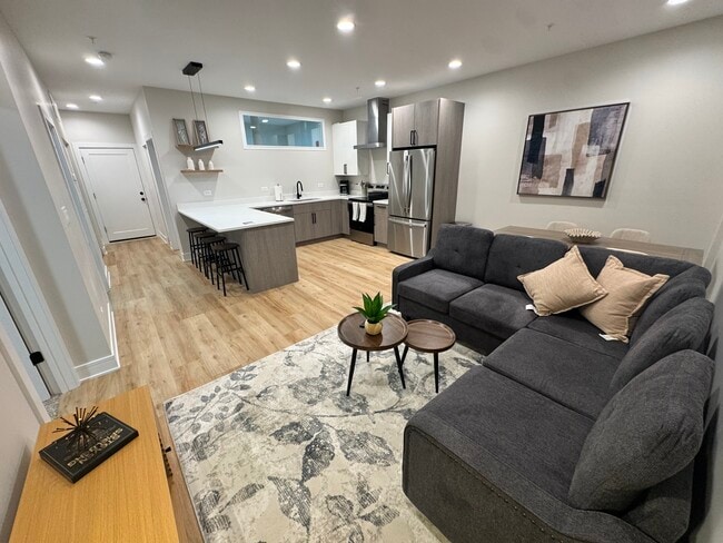 Building Photo - 4015 Prairie Ave