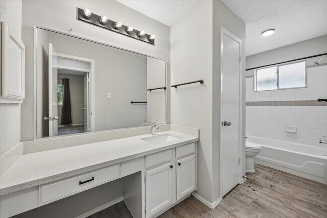 Building Photo - 16723 Colony Bend Dr