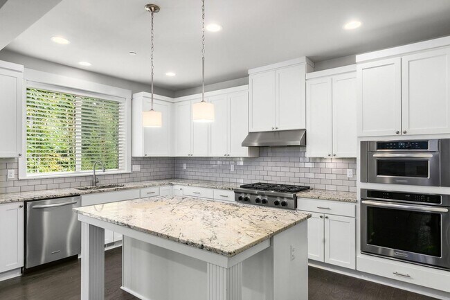 Building Photo - 6 Bedroom Home in Brookside at the Woodlands
