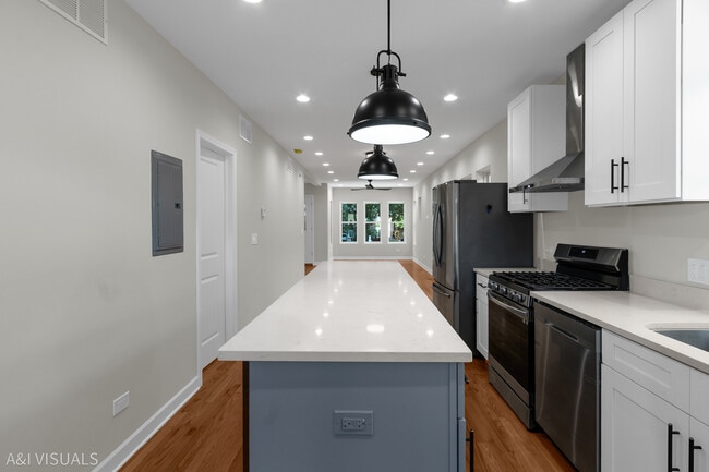 Building Photo - 5841 N Medina Ave