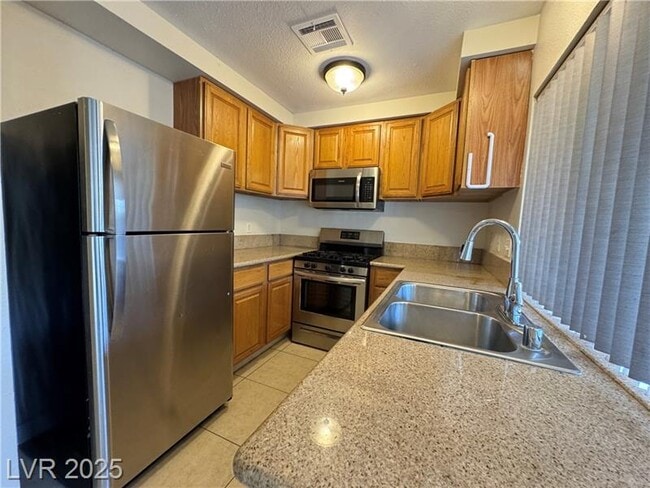Building Photo - 6121 Meadow Haven Ln